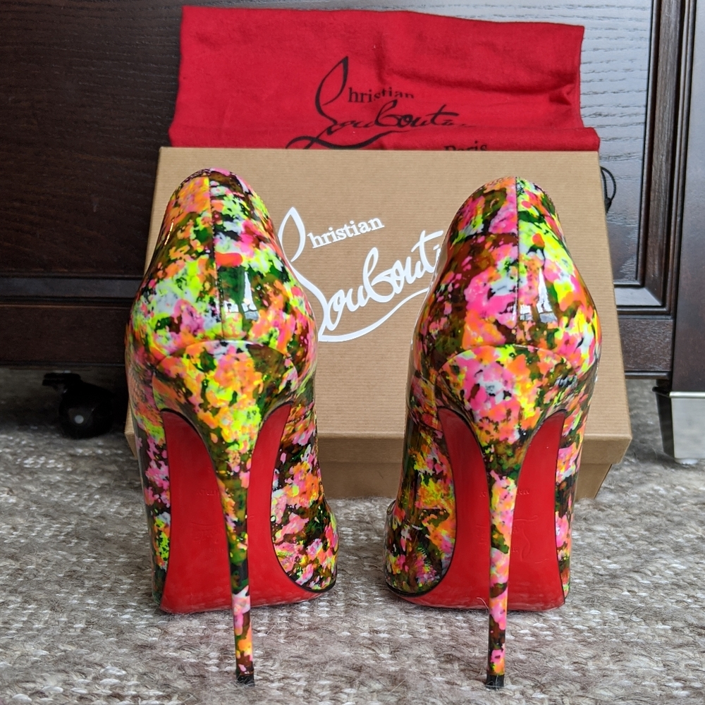 👠SOLD👠Christian Louboutin So Kate patent pumps - Picture 3 of 8